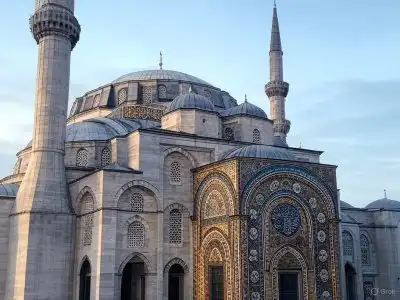 Image of a mosque.